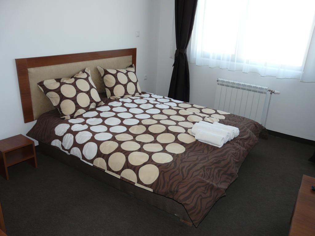 Yuliya Guest House 萨帕雷瓦巴尼亚 外观 照片