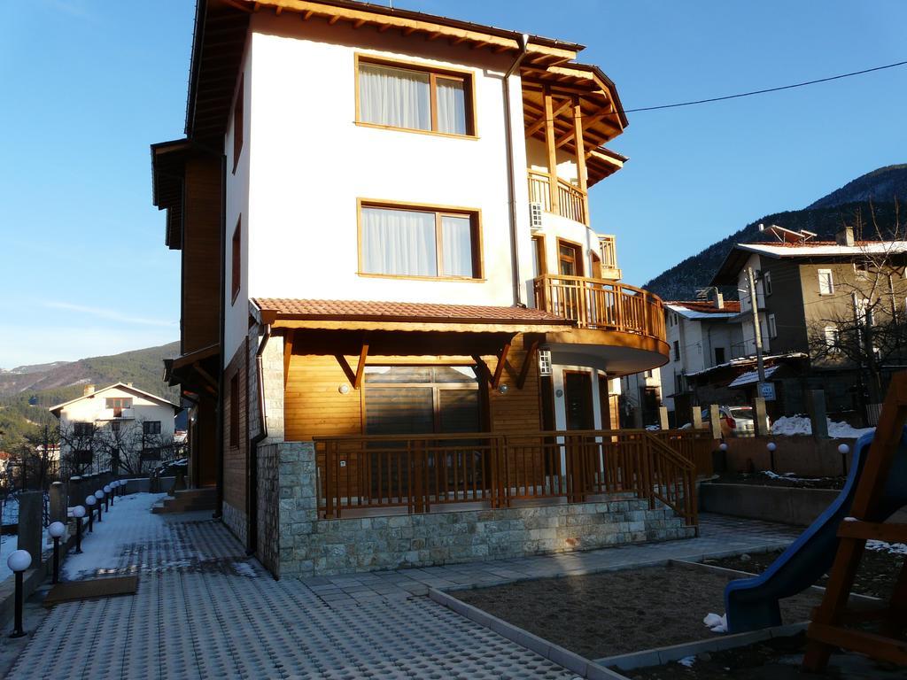 Yuliya Guest House 萨帕雷瓦巴尼亚 外观 照片