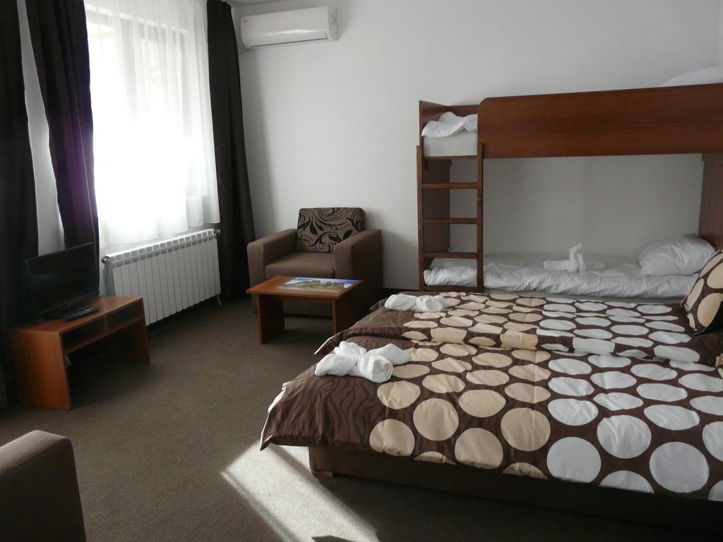Yuliya Guest House 萨帕雷瓦巴尼亚 外观 照片