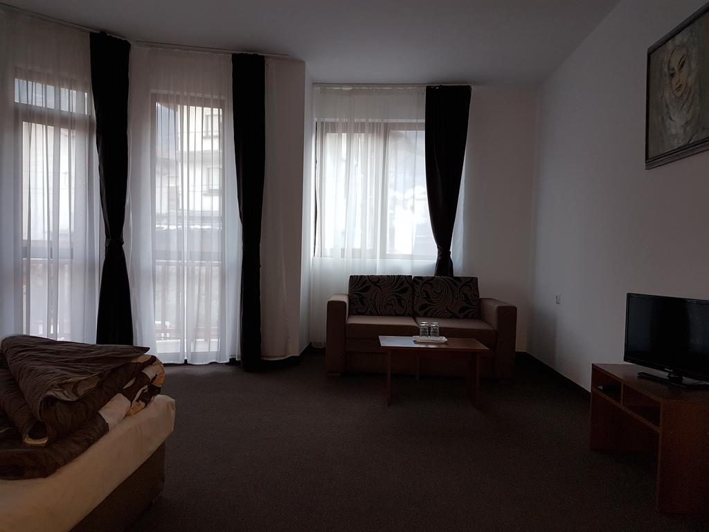 Yuliya Guest House 萨帕雷瓦巴尼亚 外观 照片