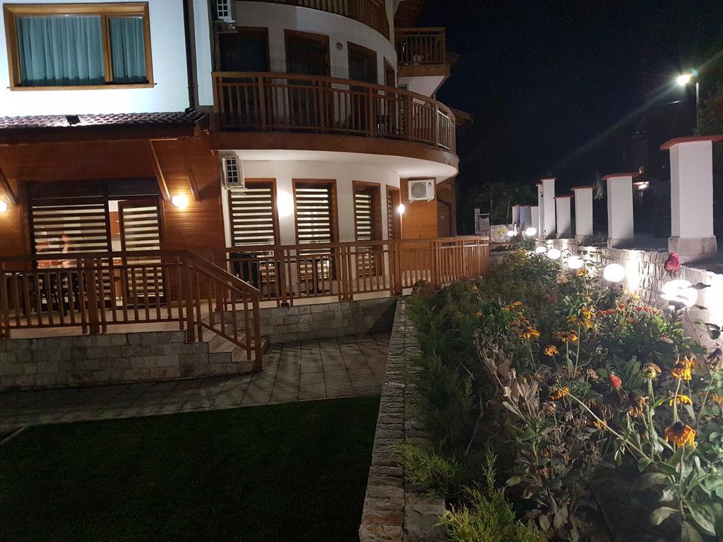 Yuliya Guest House 萨帕雷瓦巴尼亚 外观 照片