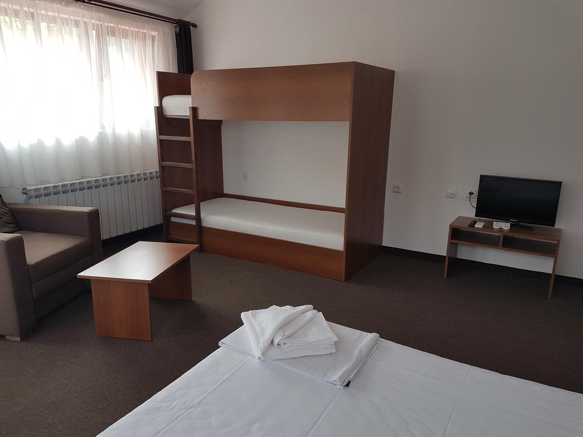 Yuliya Guest House 萨帕雷瓦巴尼亚 外观 照片